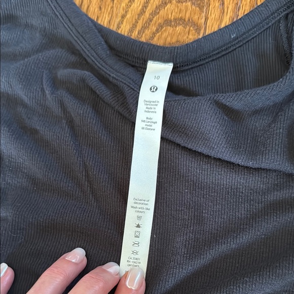 Black lululemon tank - Picture 4 of 4
